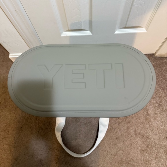 Yeti Camino 35 Carryall Tote - Picture 5 of 6